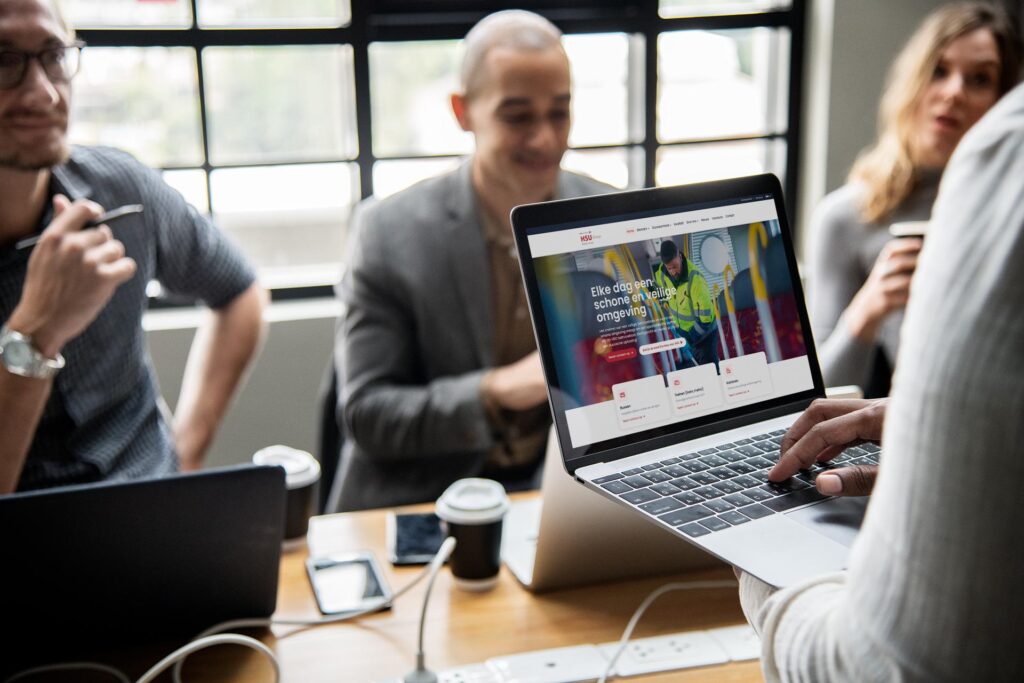 Schoonmaak voertuigen - Kantoren schoonmaak - Facilitaire ondersteuning - HSU-Groep - Blog - HSU lanceert nieuwe website